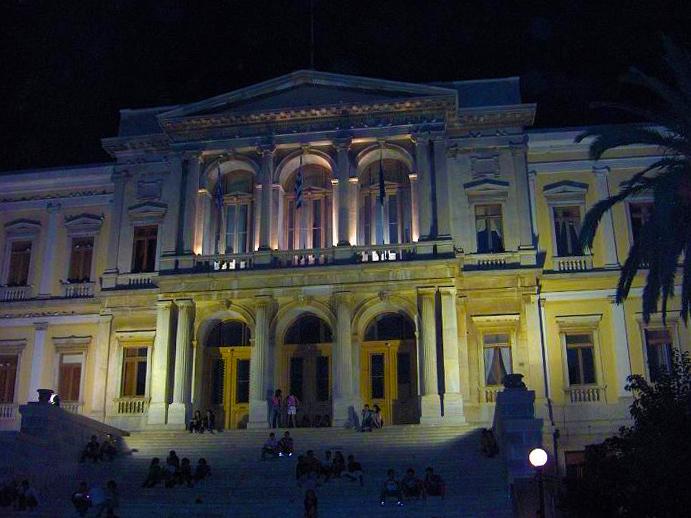 Τοποθέτηση υπαλλήλων Δήμου Σύρου - Ερμούπολης για τη στάση Μαραγκού 