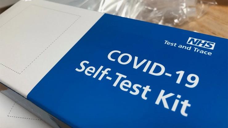 Διευρύνεται η διάθεση των self tests σε όλους τους εργαζομένους της χώρας