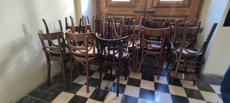 Χάρισαν τις παραδοσιακές και τοποθέτησαν κακές απομιμήσεις 