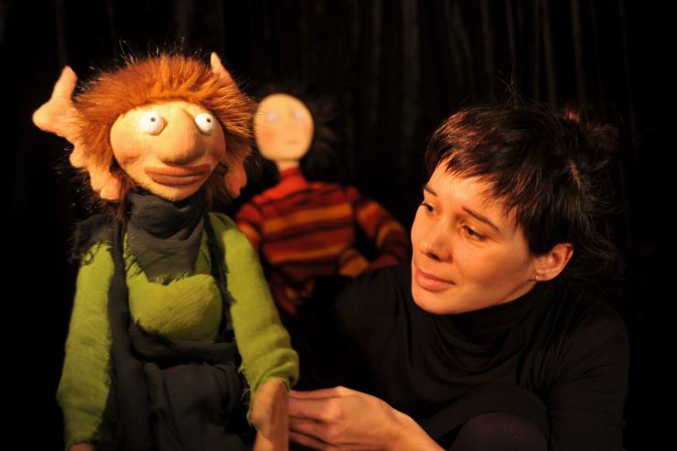 Εργαστήρι κατασκευής κούκλας στην Παιδική Βιβλιοθήκη Σύρου - Ερμούπολης