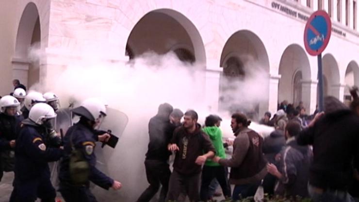 ΕΠΑΜ Σύρου: "Να σταματήσουν οι διώξεις και η τρομοκρατία του λαού μας"