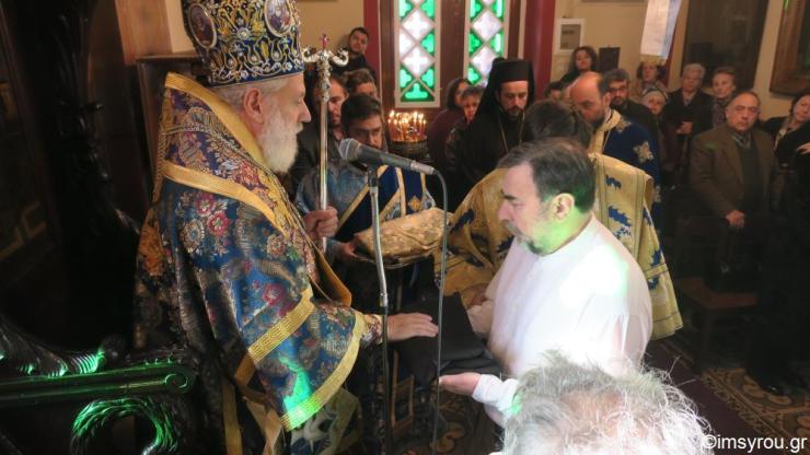 Χειροτονία διακόνου στον Ι. Ναό Τριών Ιεραρχών στην Ερμούπολη