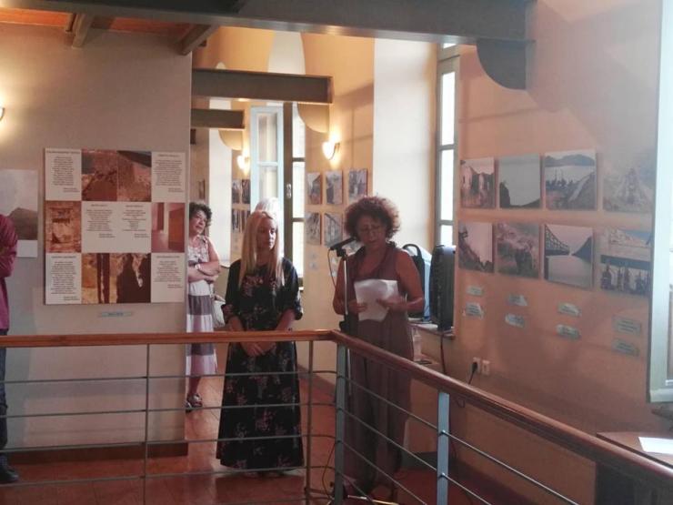 Σκιές από τα κομμάτια μιας άλλης ζωής