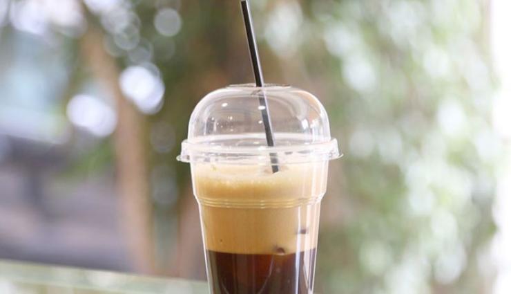 Επανήλθαν τα πλαστικά καλαμάκια σε ράφια και καφέ