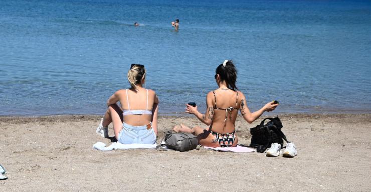 Καιρός: Με μελτέμια και 33άρια το Σαββατοκύριακο