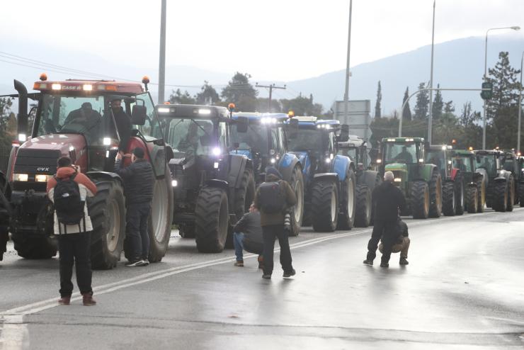 Αγρότες σχεδιάζουν σήμερα στις 10 το πρωί απόβαση με τρακτέρ στο λιμάνι της Θεσσαλονίκης