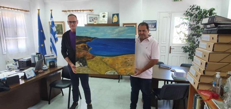 Οι « Φοινικιές» του Νίκου Χιωτίνη κοσμούν το Δημαρχείο Αμοργού