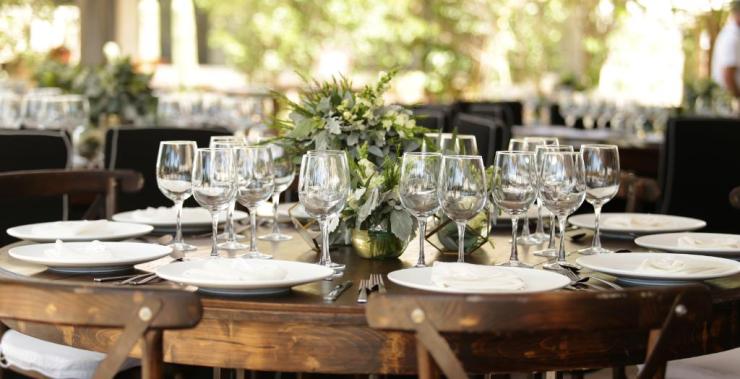 Εστίαση: Οι κορυφαίες περιοχές βάσει τζίρου και αριθμού επιχειρήσεων – Ψηλά στη λίστα η Σύρος