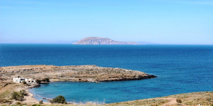 Σέριφος: Εντοπίστηκαν πυρομαχικά στην παραλία του Πλατύ Γυαλού