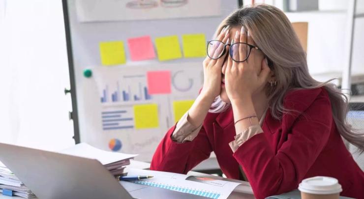 Είστε στα πρόθυρα Burnout; Τα σημάδια που το αποκαλύπτουν - Ποιοι κινδυνεύουν περισσότερο