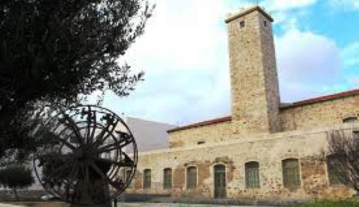 Εκφράζει την πλήρη αντίθεσή του