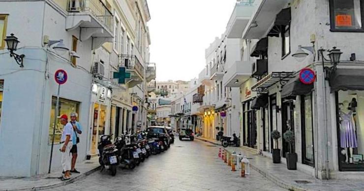 Σύρος: Σε ισχύ από σήμερα το θερινό ωράριο λειτουργίας των καταστημάτων