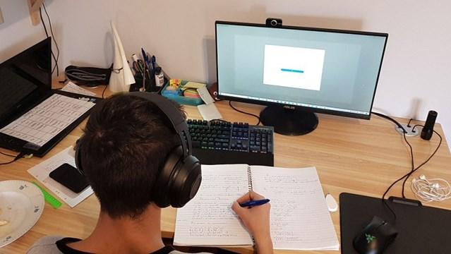 Σχετικά με την τηλεσύμβαση και την προστασία των δικαιωμάτων μαθητών κι εκπαιδευτικών