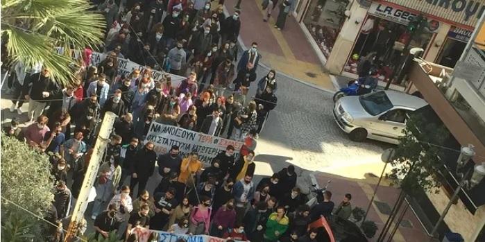 Επιστροφή στα αμφιθέατρα ζητούν οι φοιτητές του Π.Θ.