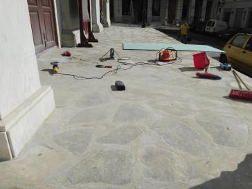 Ανάδειξη της όψης και της εισόδου του θεάτρου 