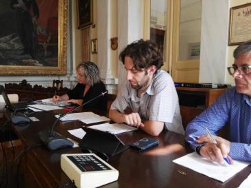 Επεξεργάζεται ελαφρύνσεις για τους δημότες 