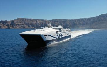 Απαγόρευση απόπλου πλοίου στη Θήρα