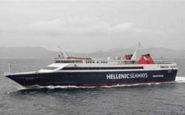 Απαγόρευση απόπλου Ε/Γ-Ο/Γ πλοίου στη Σύρο