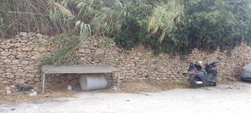 Μικρός σκουπιδότοπος στα Τρία Γεφύρια 