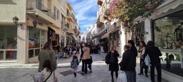 Πτώση στις χριστουγεννιάτικες αγορές και ελπίδα για τις εκπτώσεις 