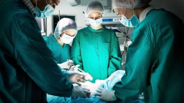 Απογευματινά χειρουργεία: "Παρατυπίες στη λίστα αναμονής"