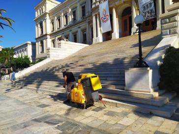 Γιορτάστε, σκουπίστε, τελειώσατε!