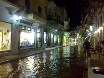 “Πλημμύρα” προβλημάτων από νέο Μπλακ Άουτ στην Ερμούπολη