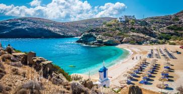 Η Άνδρος στα 10 καλύτερα «μυστικά» νησιά της Μεσογείου, σύμφωνα με την Daily Telegraph