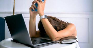 Εργασία: Οι νέοι δηλώνουν εξουθενωμένοι πριν ακόμα πιάσουν δουλειά