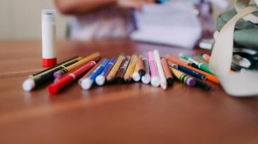 Μεσοσταθμική μείωση του κόστους πάνω από 5% στα σχολικά με το «καλάθι του μαθητή»