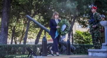 Σακελλαροπούλου: «Πολύτιμη παρακαταθήκη το σθένος και η ομοψυχία των ηρώων του ’40»