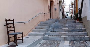 Σύρος: Τοποθέτηση χειρολαβών στην οδό Γλαύκου