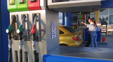 Μετρητά ή ψηφιακή κάρτα; Δείτε πώς συμφέρει να λάβετε το Fuel Pass